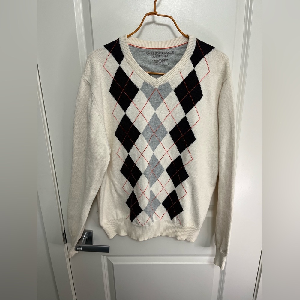 American Eagle Outfitters Men's V-Neck Argyle Sweater in size L